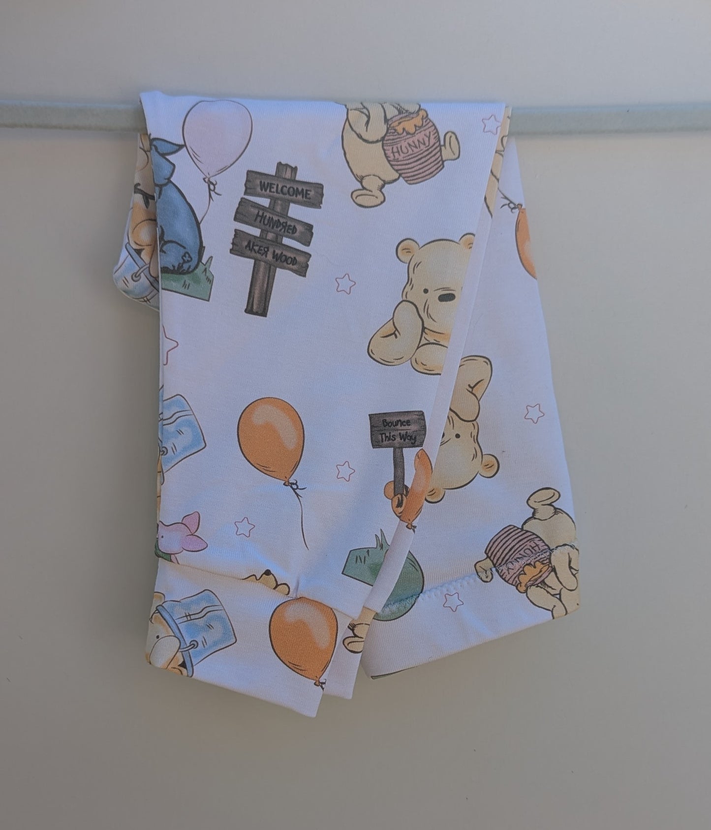 Classic Pooh with Balloons print leggings